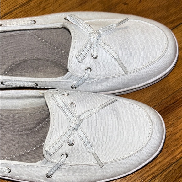 Grasshopper White Women's Slip-On Boat Loafers - Picture 3 of 8